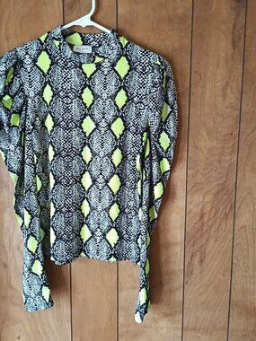 Free Kisses Women’s Snake Print Top Size S Neon Yellow Black Stretch Long Sleeve